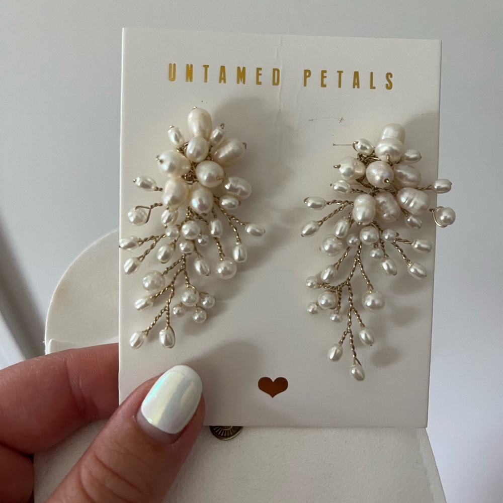 Untamed petals Moore earrings